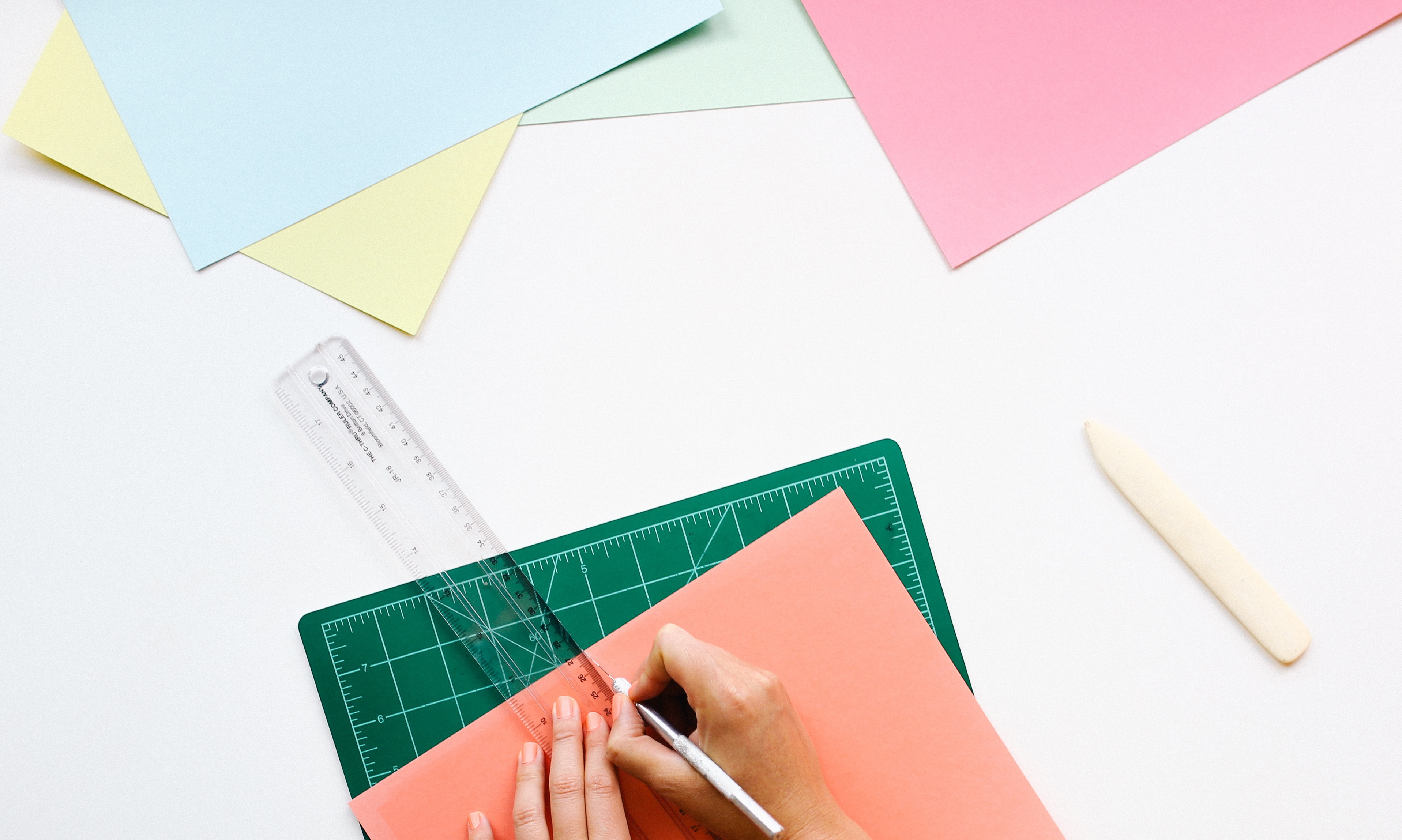 desk-office-pen-rule_cropr_4.jpg