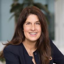 Ann Tracy Headshot